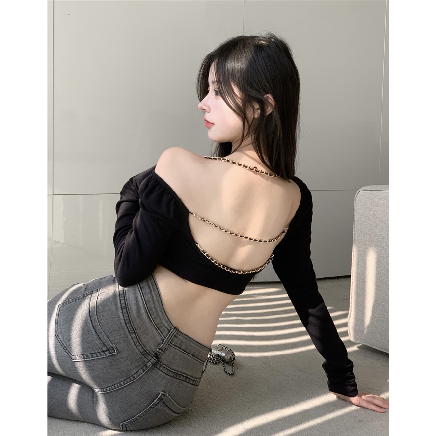 QKOOLE Áo croptop trễ vai  tay dài phối dây xích phong cách Hàn Quốc quyến rũ cho nữ