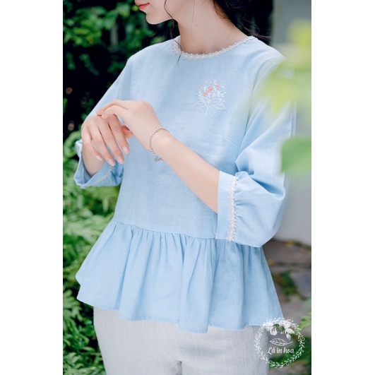 Áo peplum nhún linen thêu tay màu xanh LÁ IN HOA