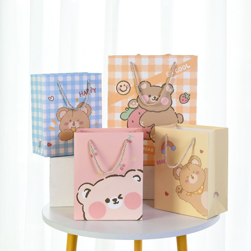 Túi giấy đựng quà 18x10x23 hoạt hình gấu cute dễ thương quai lụa