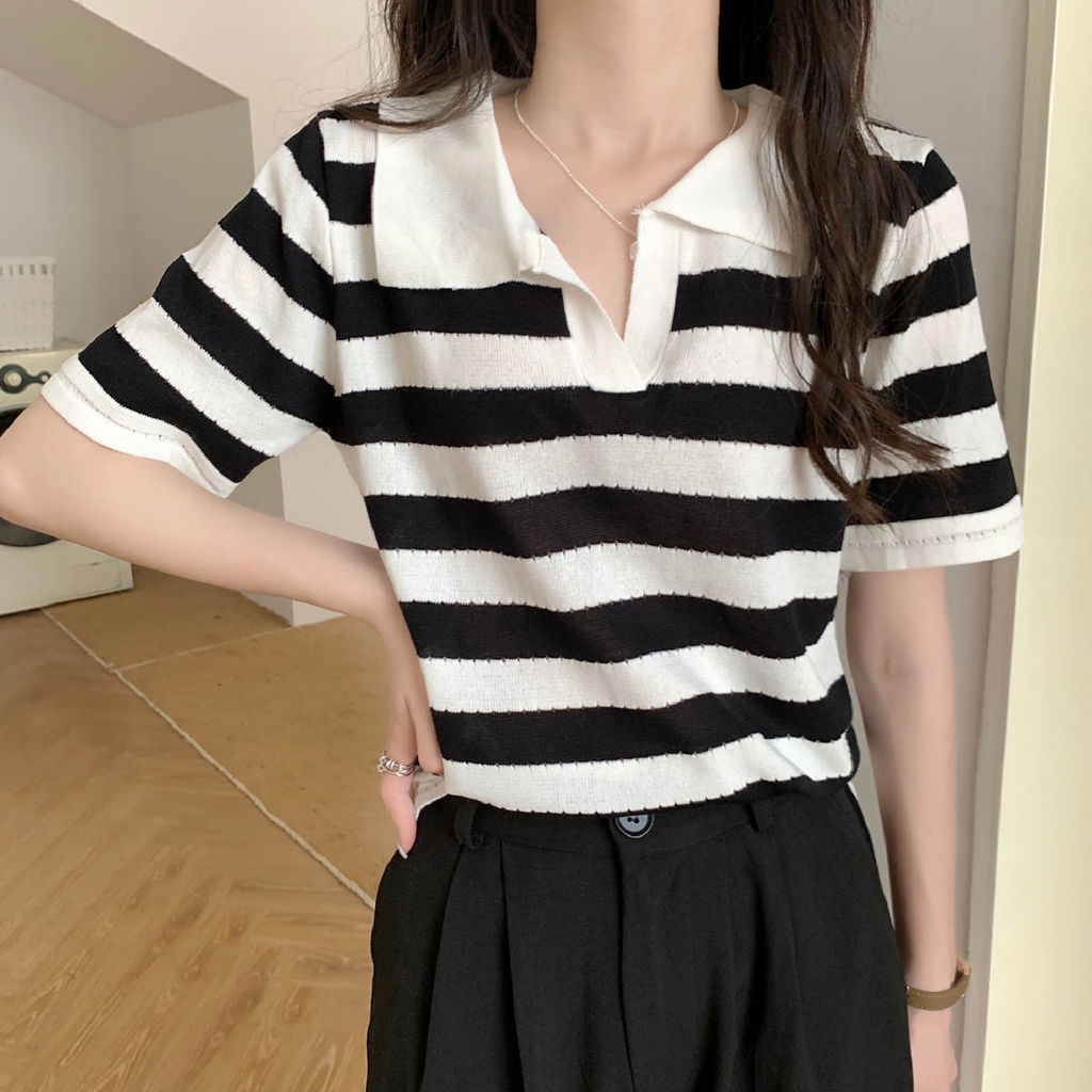 Áo Thun Nữ Ngắn Tay Cổ Bẻ Form Rộng Họa Tiết Sọc Ngang Thời Trang