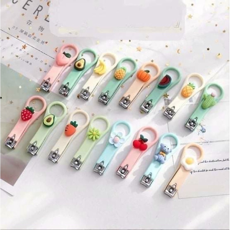 Bấm móng tay, cắt móng tay kèm hình siêu dễ thương