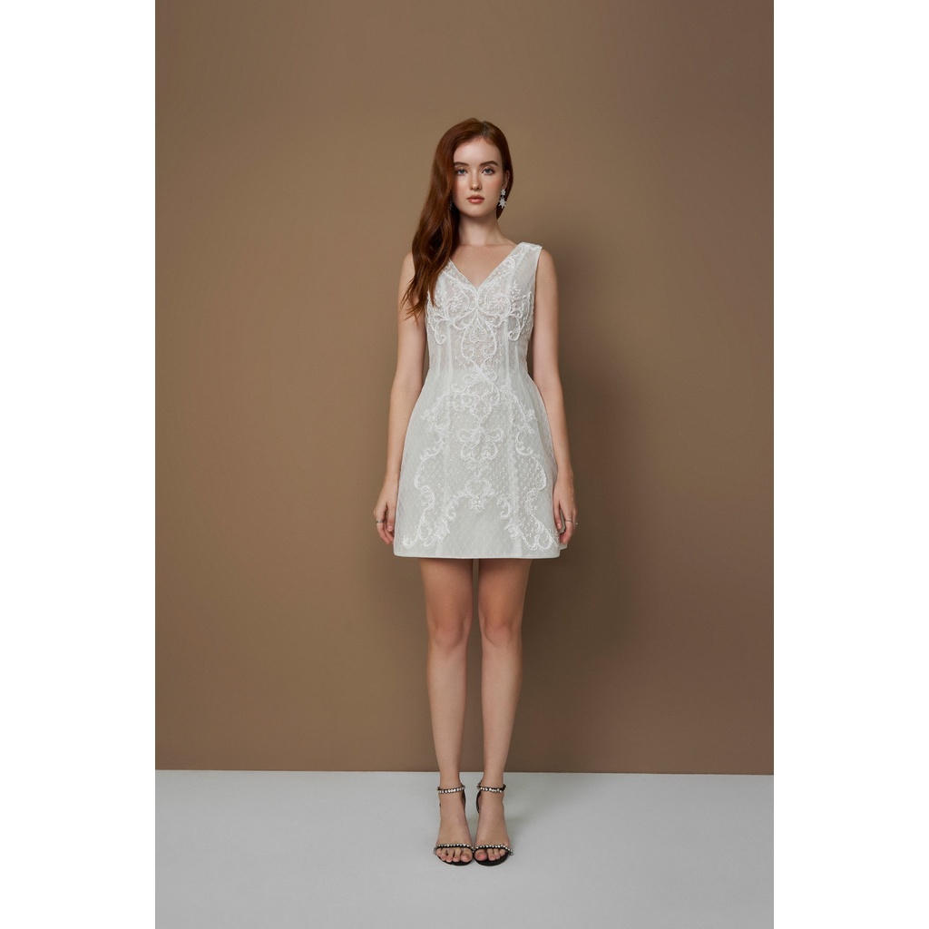 MAVEN - Váy trắng cổ V đính kết Jena Dress