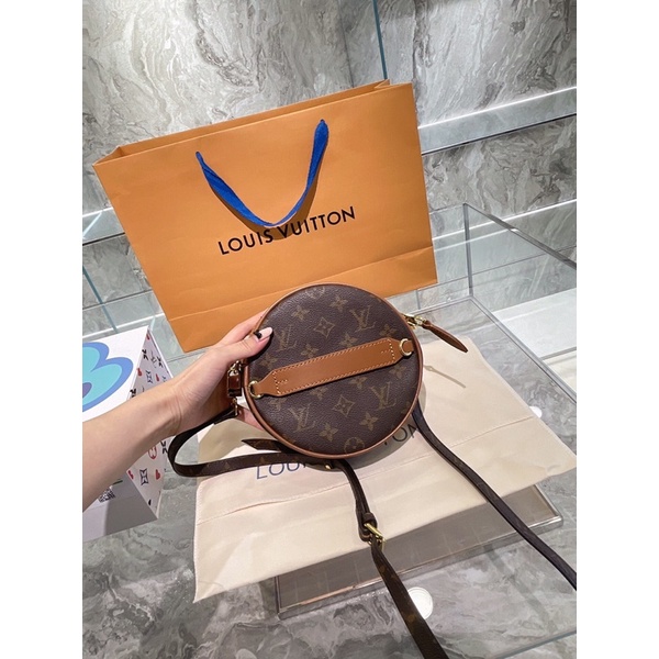 Túi đeo chéo dáng hộp tròn LV Louis Vuitton