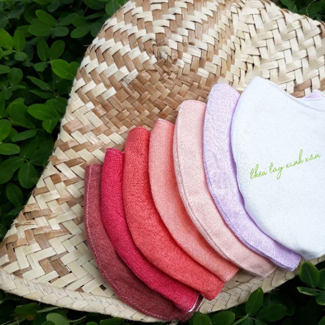 Khẩu trang thêu hoa cúc 🌼🌼🌼 | BigBuy360 - bigbuy360.vn