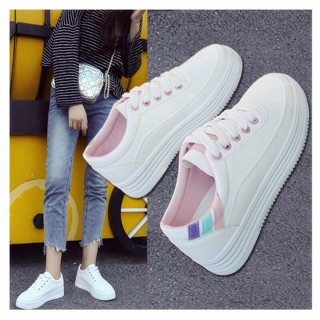 Giày sneaker - giày bánh mì