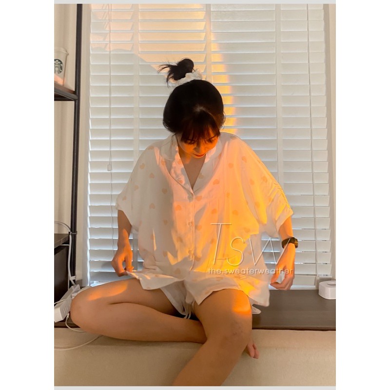 Bộ đồ ngủ pijama nữ ngắn tay, có cổ, form rộng chất mát kèm scrunchies  - The Sweater Weather | BigBuy360 - bigbuy360.vn