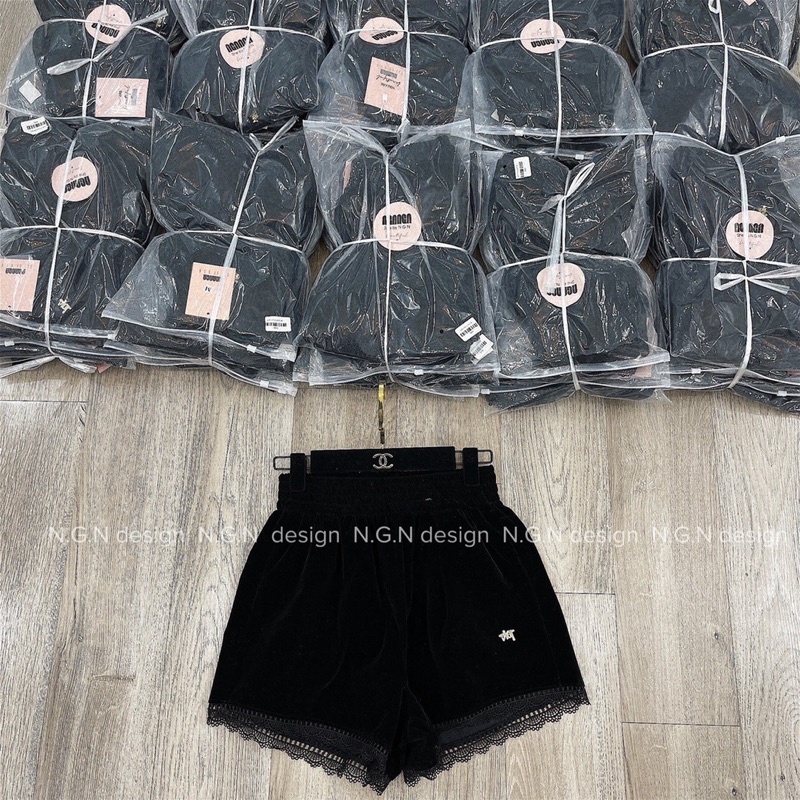 Quần short nhung chân ren tag ong