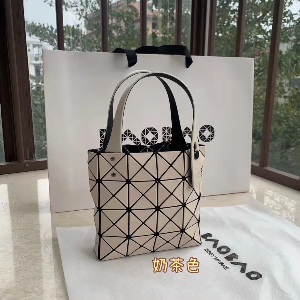 Túi Xách mini Hình Vuông Bốn Ngăn Mẫu Mới 2022 Issey Miyake Phiên Bản Giới Hạn Cho Nữ777777