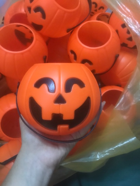 Giỏ Bí ngô nhựa đựng kẹo Halloween