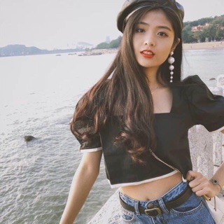Áo croptop tay phồng cổ vuông