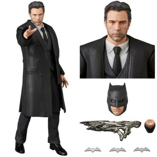 Mô hình chính hãng Mafex Bruce Wayne No.076