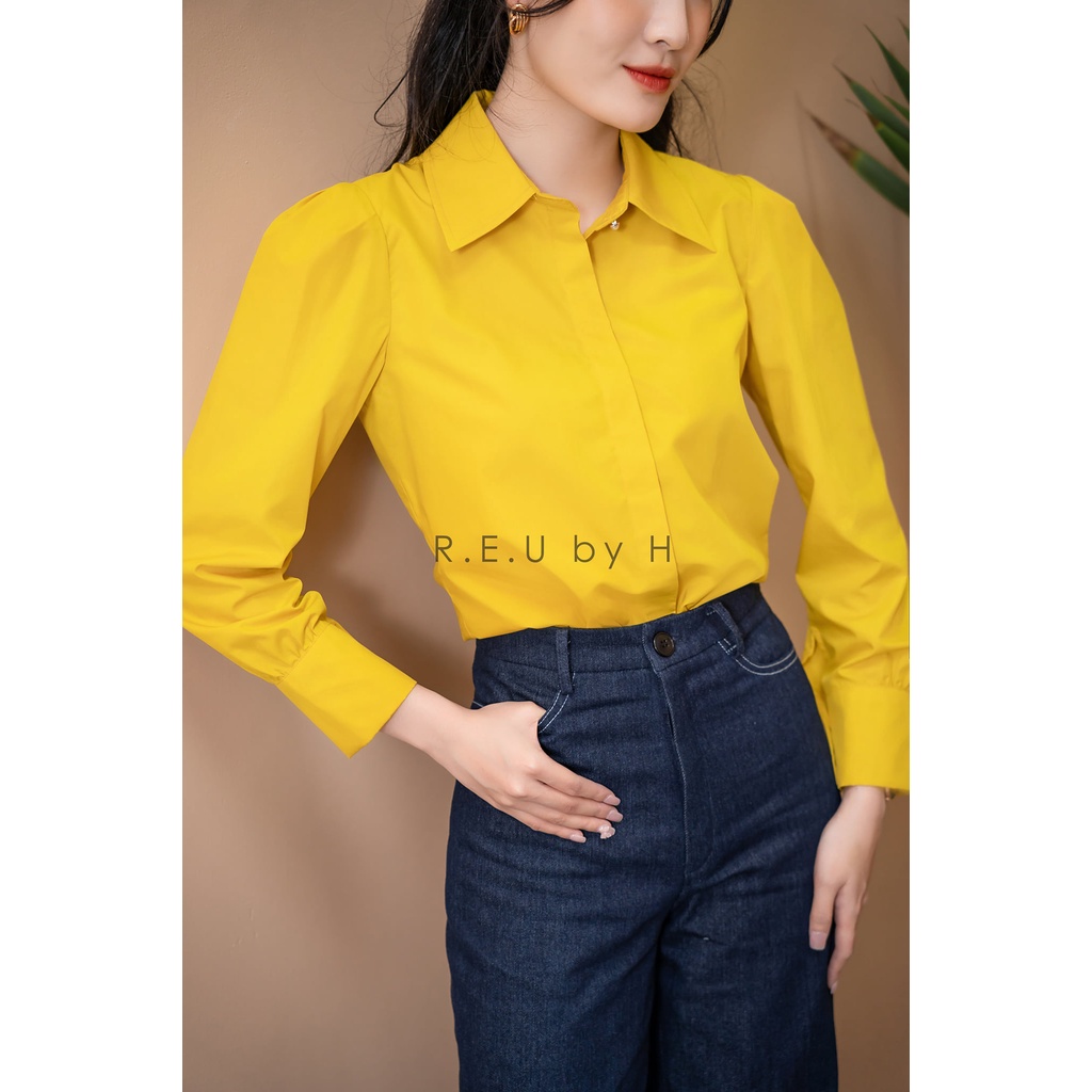 Áo cổ nhọn cúc vàng
