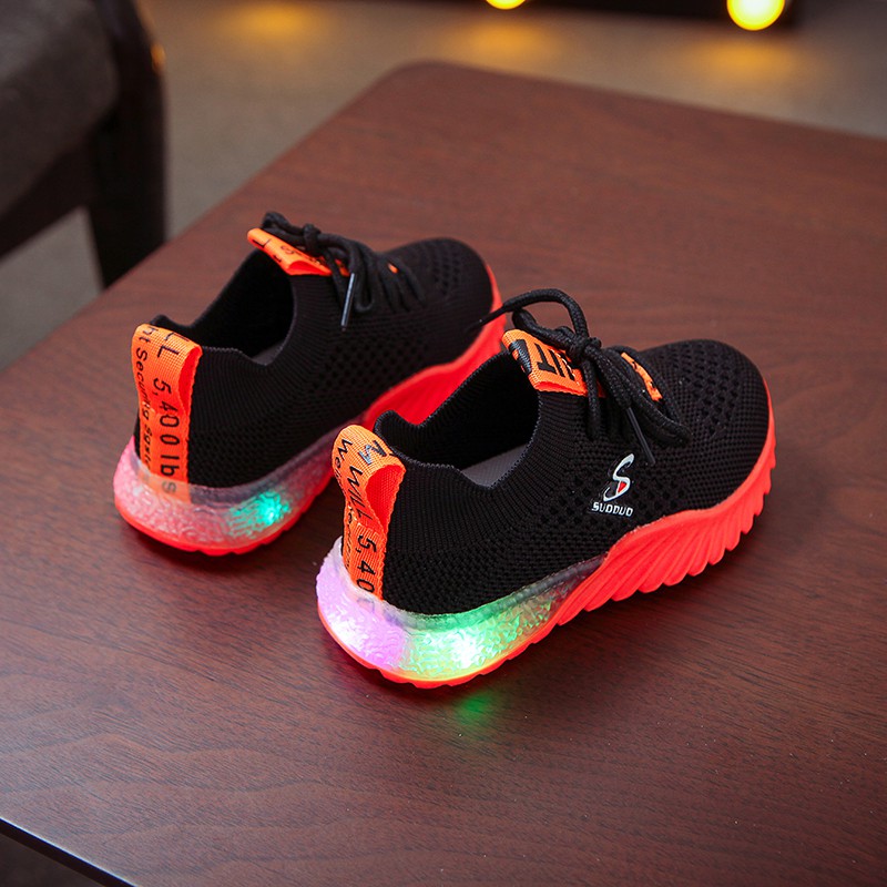 Giày thể thao đế chống trượt có đèn LED dành cho bé