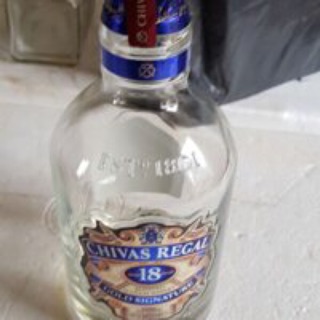 Vỏ chai rượu CHIVAS 18 . ( không hộp )