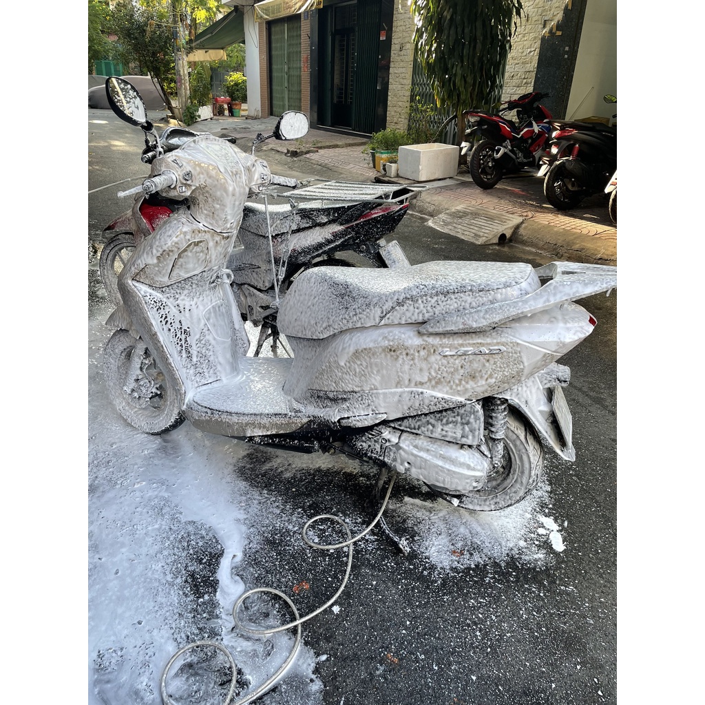 Dung dịch rửa xe, nước rửa xe Nano Gloss Shampoo - Rửa siêu sạch - Bảo vệ vỏ xe - Siêu đậm đặc - Hàng chuẩn Đức 500ml