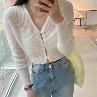 Áo croptop len mỏng cài cúc