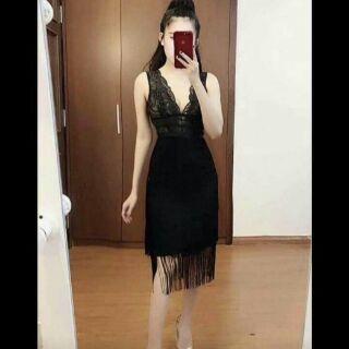 Đầm ren cổ tim váy tua rua