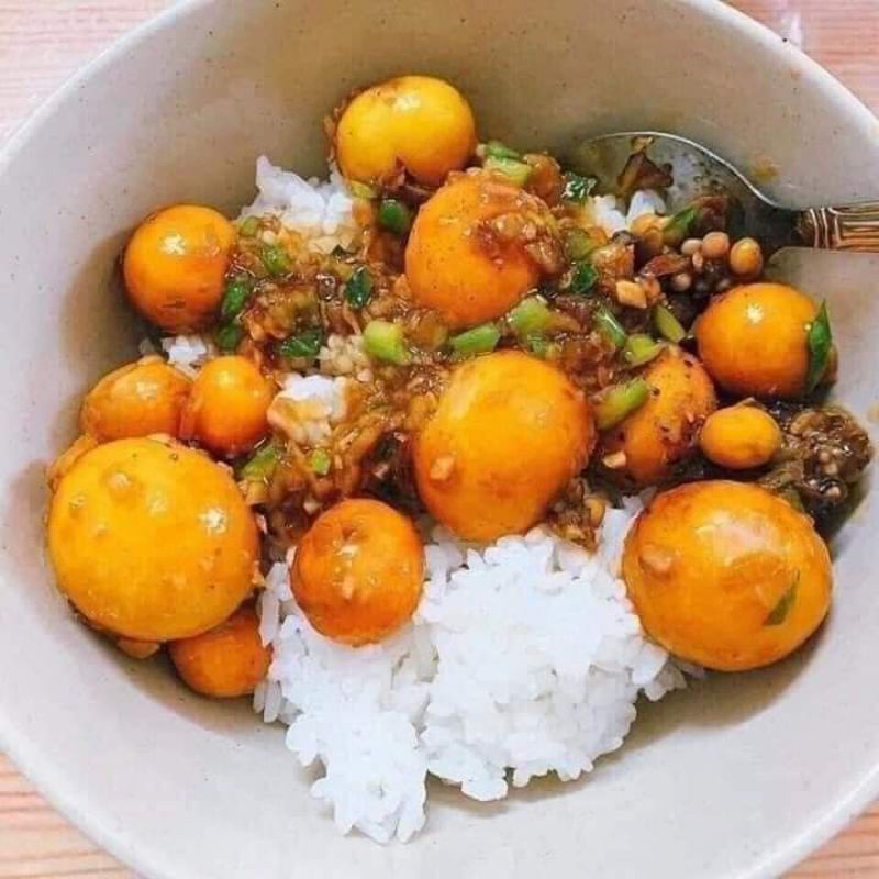 Trứng gà non đóng hộp sạch sẽ. Trứng mềm ngon, giao hoả tốc HCM.