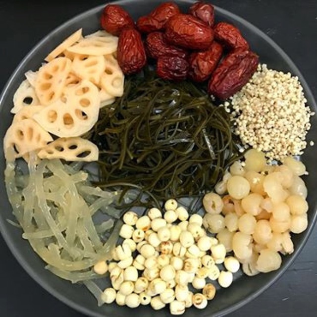 1Kg hạt sen khô + 1 gói trà cỏ ngọt thay thế đường/táo đen | BigBuy360 - bigbuy360.vn