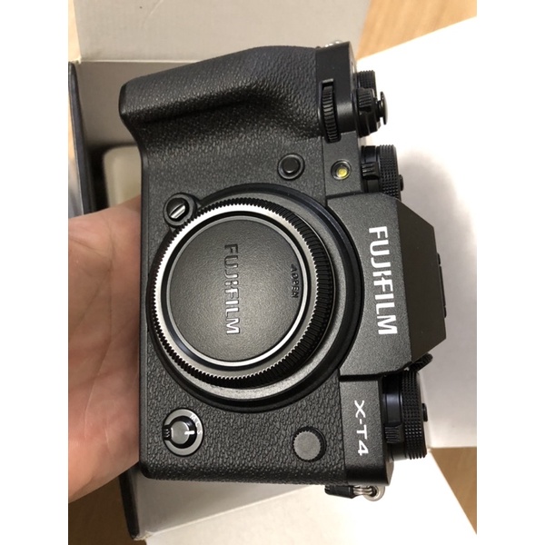 Fujifilm X-T4 là chiếc máy ảnh mirrorless