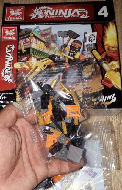 Lắp ráp 1 hộp LegoNinja Mãng xà chúa 6210 có nhiều chi tiết bằng nhựa ABS