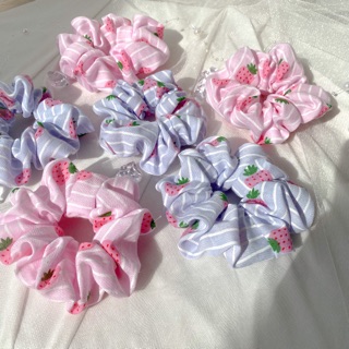 DÂY CỘT TÓC SCRUNCHIES DÂU TÂY KẺ