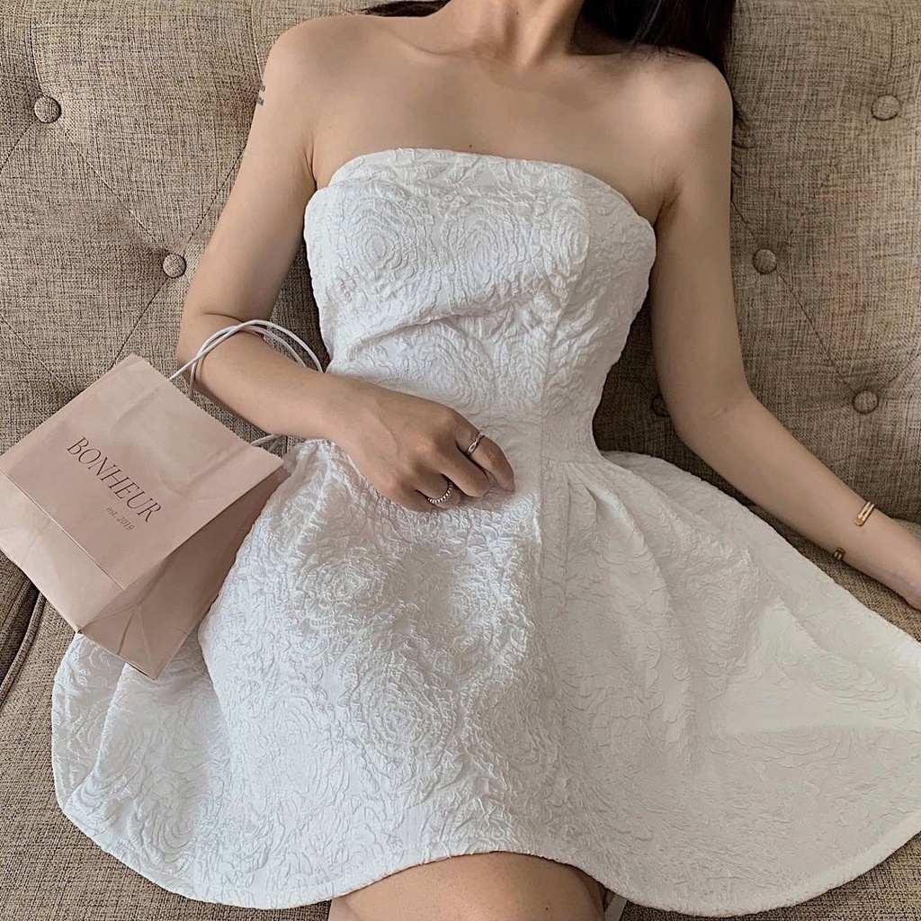 Váy/ Đầm Chất Liệu Gấm Cúp Ngực Dáng Xòe 2 Màu Đen Trắng