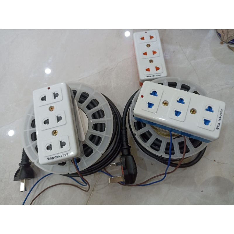 Cuộn dây điện tự rút 250V13A chế ổ cắm tiện lợi
