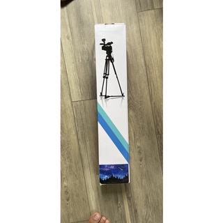 Tripod 3 chân hỗ trợ dựng máy chiếu