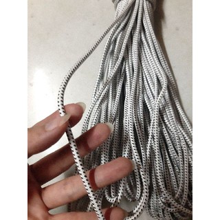 Dây dù tròn nhỏ màu xanh lá và màu trắng chấm bi