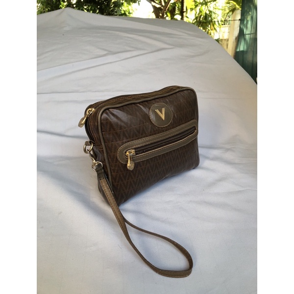 Túi ví chuẩn si. Túi ví qua sử dụng. Khách vui lòng xem hình nếu muốn biết thêm thông tin sản phẩm mời khách vô chat nhé