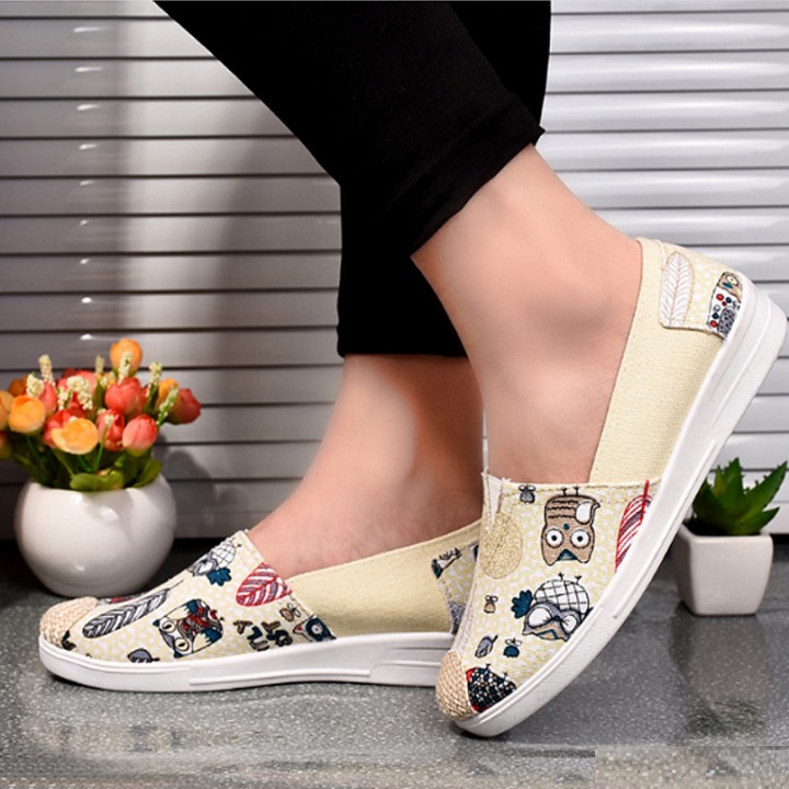 Giày lười Slip On đế mềm họa tiết chiếc lá