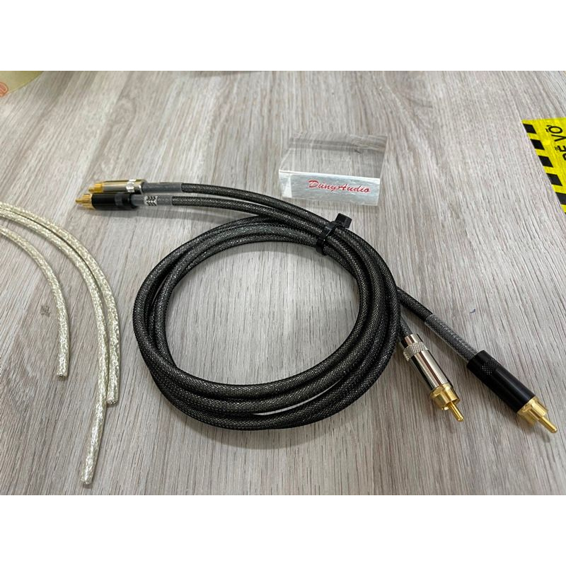Dây đồng mạ bạc vỏ trắng trong bọc xác rắn đen