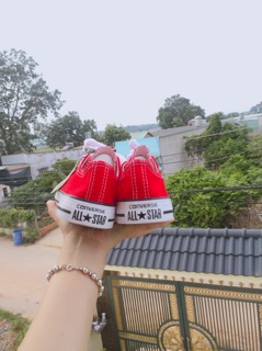 Giày bata cổ thấp màu đỏ