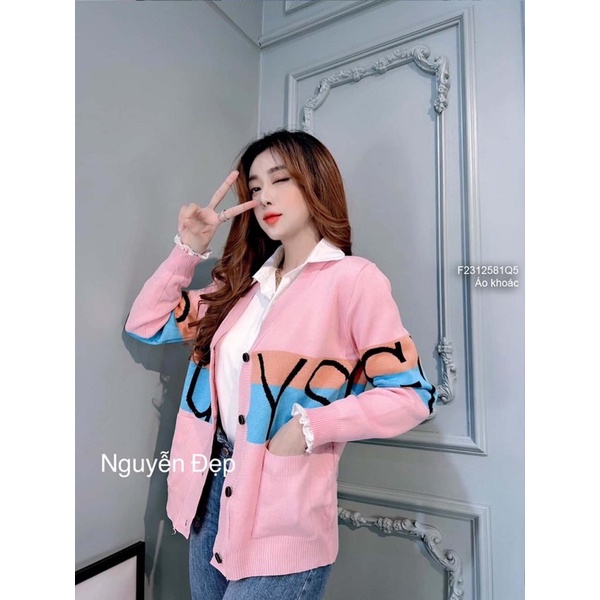 Áo khoát len sọc chữ