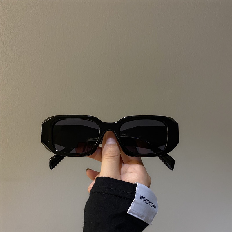 Kính Mát Gọng Đen Chống Tia Cực Tím Cho Cả Nam Và Nữ