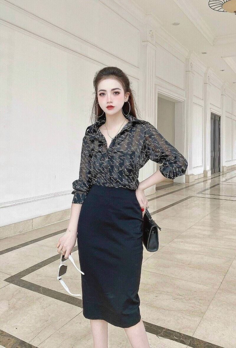 Áo sơ mi chữ nhỏ pha sọc nhiều màu cá tính