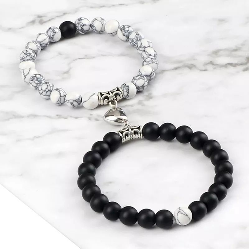 Vòng tay cặp nam nữ chuỗi hạt đá ngọc lam đen và trắng gắn nam châm hình trái tim thời trang (1 bộ)