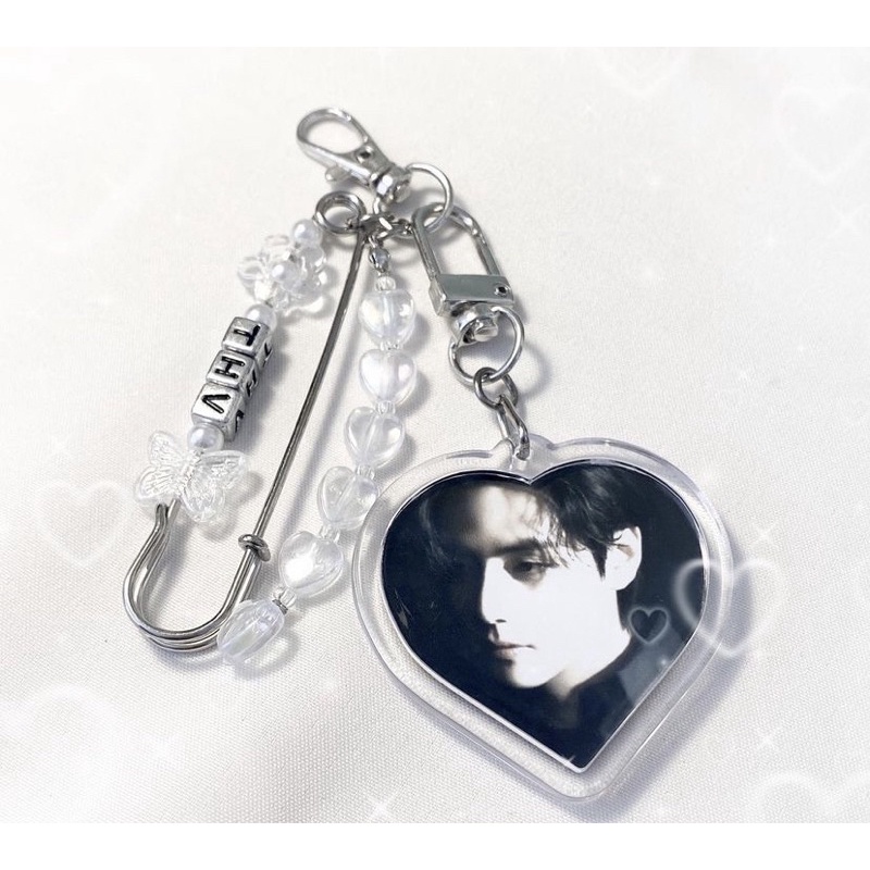 Móc khoá mica trái tim dây hạt cườm