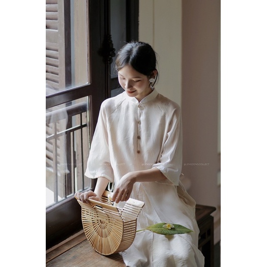 Áo dài Bánh Dẻo Hạt Sen - Lengdeng.Collect | Áo dài cách tân dáng suông tơ phối đũi xước be kem Tủ đồ của Lèng Dèng
