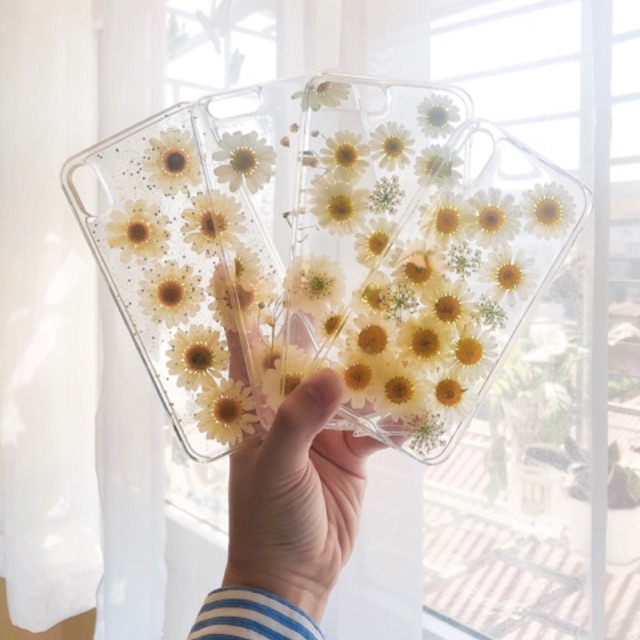 Ốp lưng silicon hoa cúc và hoa nhí handmade vintage | BigBuy360 - bigbuy360.vn