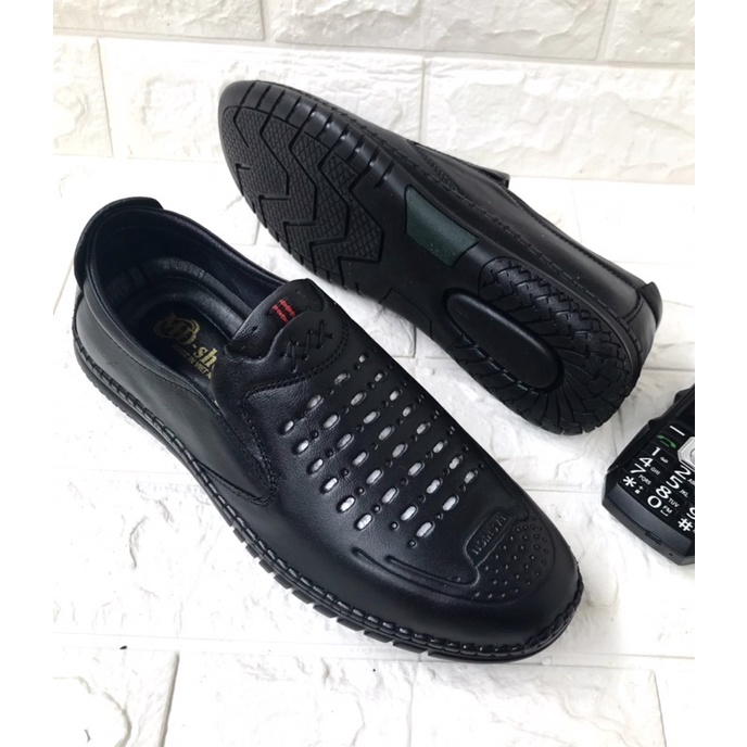 [ Rẻ vô địch ] Giày lười nam da bò cao cấp..đế cao su dẻo..có lổ tản nhiệt..mã LC03..màu đen..bảo hành 12 tháng