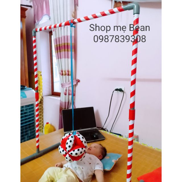 Giá treo giáo cụ montessori và các đồ dùng phát triển kỹ năng cho bé