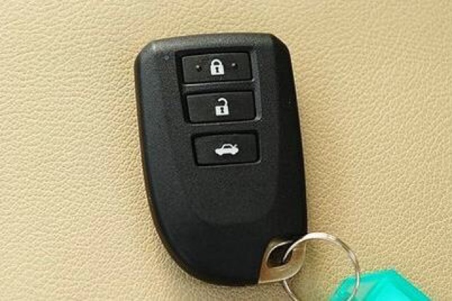Bao Silicone bọc bảo vệ chìa khoá thông minh Toyota Yaris Vios 3 nút