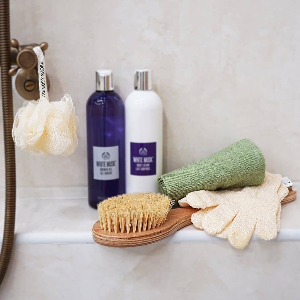 Găng tay tắm, tẩy da chết giúp da sáng mịn The Body Shop Exfoliating Bath Gloves