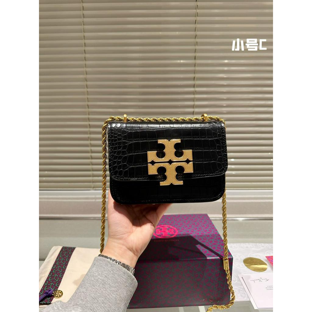 Túi xách Tory Burch tag vàng nhiều màu cả da trơn và da dập vân.