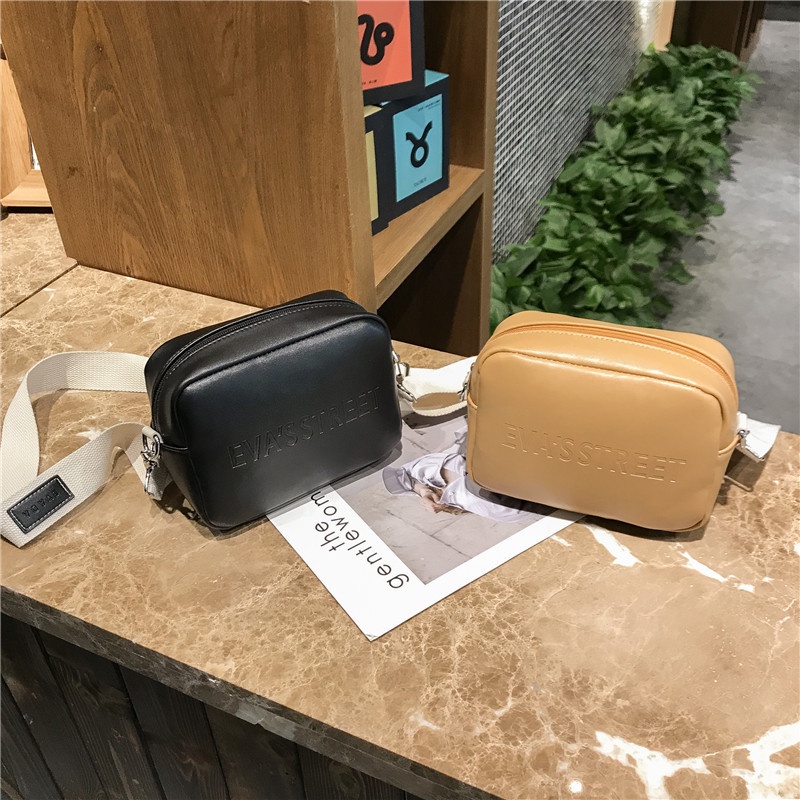 IELGY Túi Đeo Vai Hình Vuông Dập Nổi Họa Tiết Chữ Đơn Giản