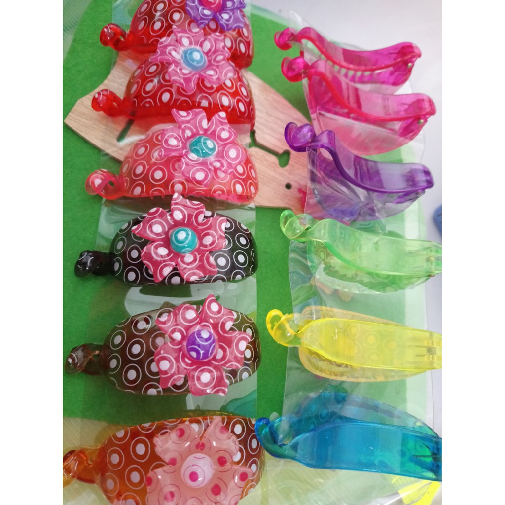 Combo 6 kẹp tóc đủ màu ngẫu nhiên. Giá siêu rẻ chỉ 50k/6 cái. Hàng luôn có sẵn nhe các bạn