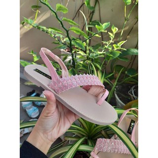 Giày xuất cho bé