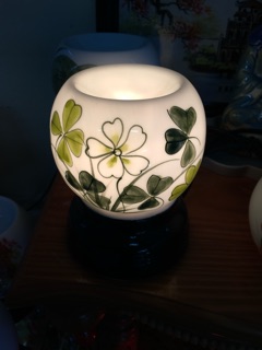 Combo đèn xông tinh dầu size lớn và 5 chai tình dầu + tặng kèm 2 bóng dự phòng Halogen